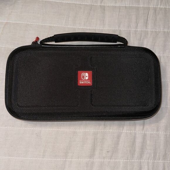 Nintendo Switch Black Deluxe Zip Around Hardshell Travel Case - Picture 4 of 12
